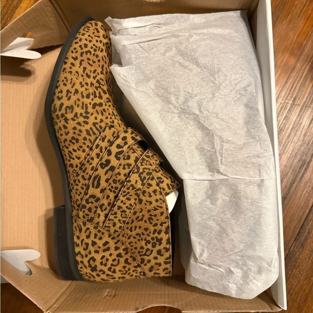 NEW NIB Size 9Leopard Boots VOLCOM Chic Buckle Ankle Booties Cheetah